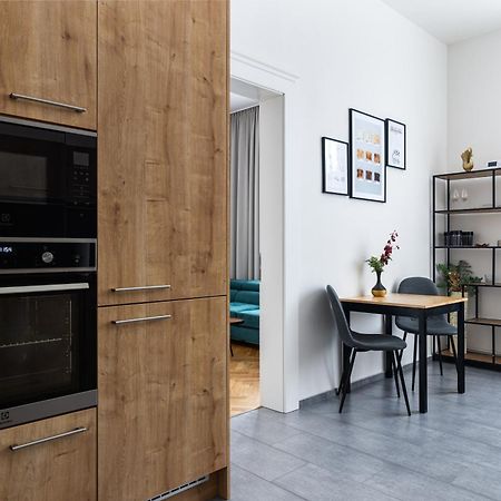 Stay2Gether City Buzz Apt - O2 Arena - Sleeps 6 Прага Экстерьер фото